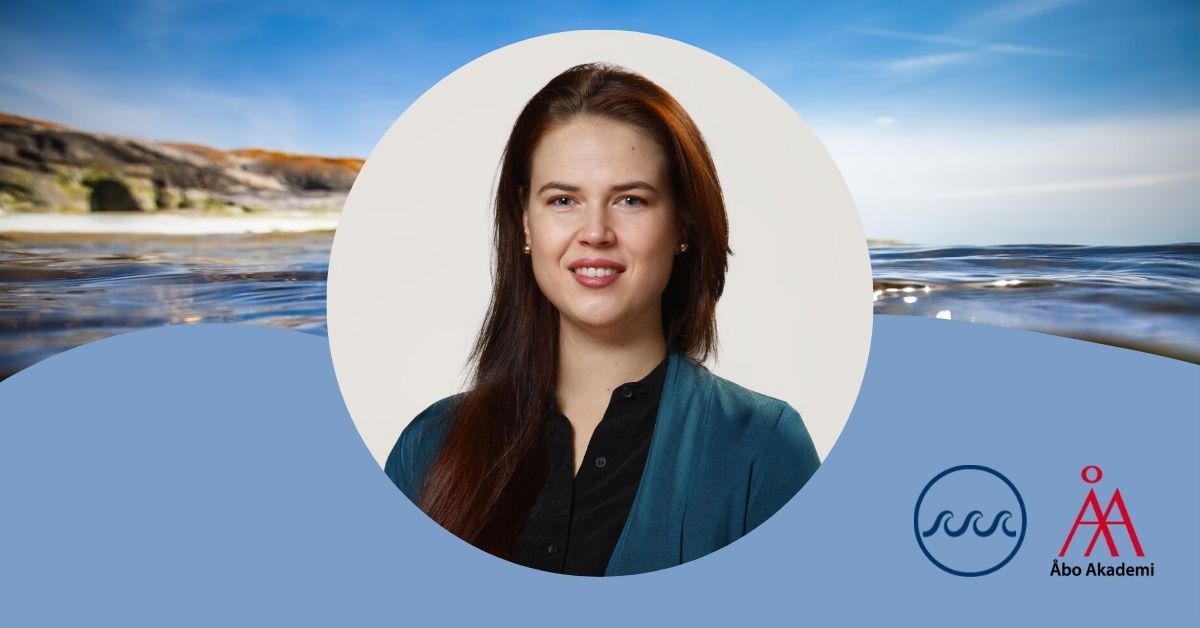 cirkelformad porträttbild av forskaren Anastasia Tsvetkova, mot en havsbakgrund