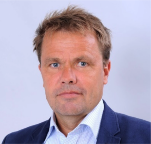 porträttbild av Henrik Ringbom